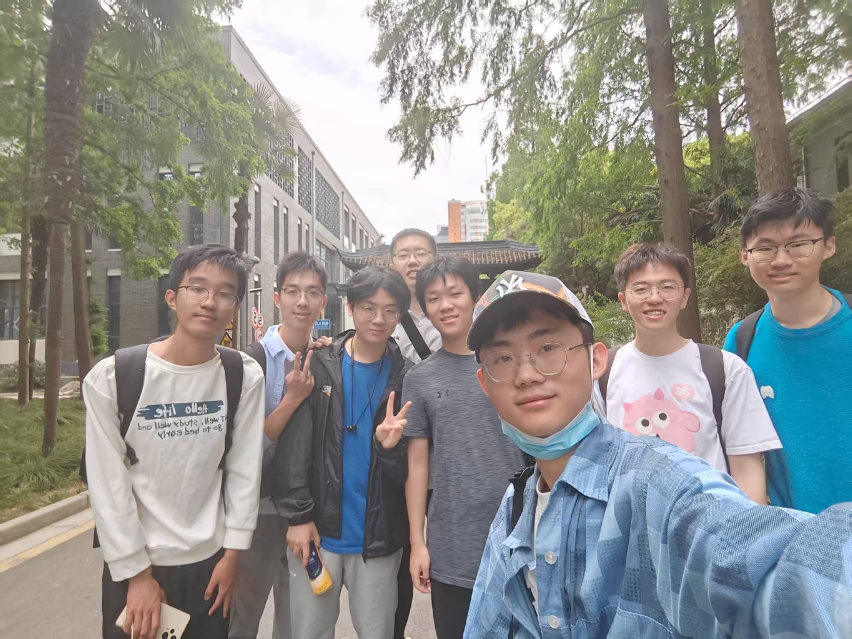 Shanjie Luan with RT Luo, XM Wang, QX Zheng, and core members at Fudan University in Shanghai
